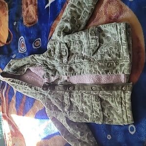 Cat & Jack 2T green and pink camo girl jacket